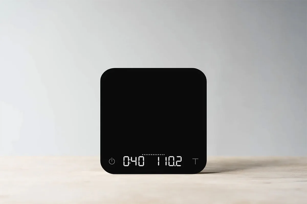 Black square Acaia Pearl coffee scale displaying timer 0:40 and weight 110.2 grams