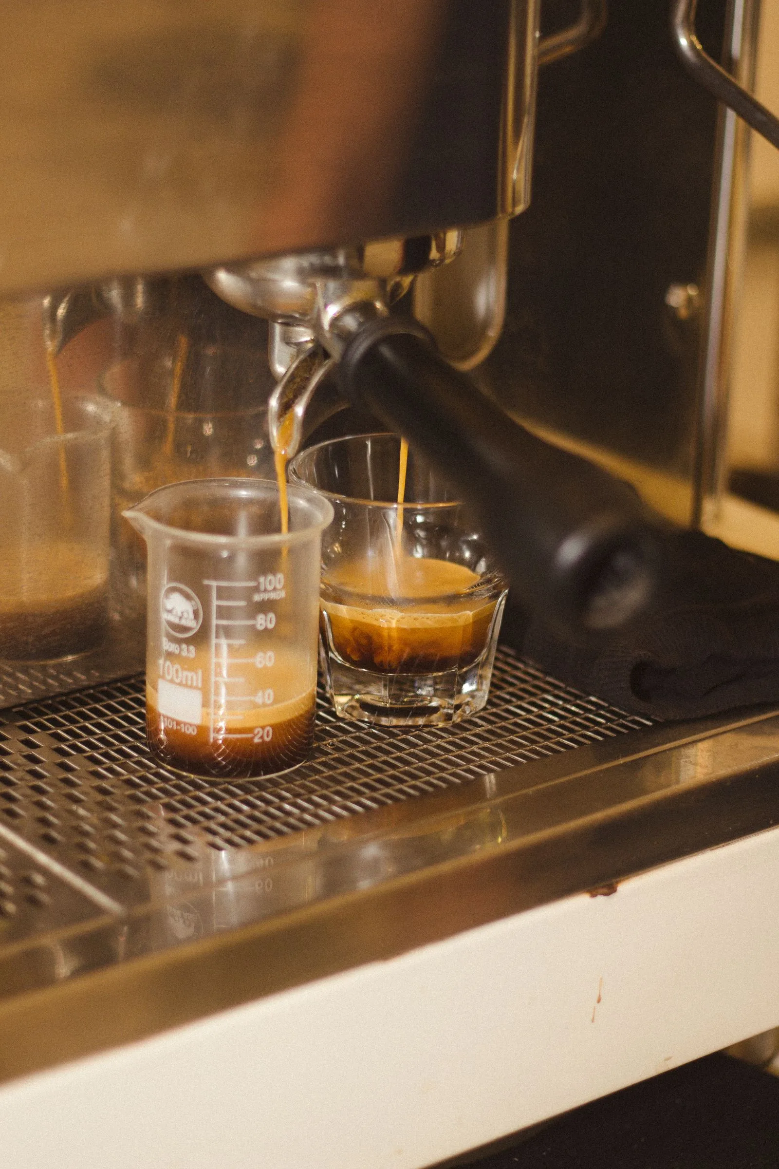 Espresso machine during proper extraction with even flow and pressure